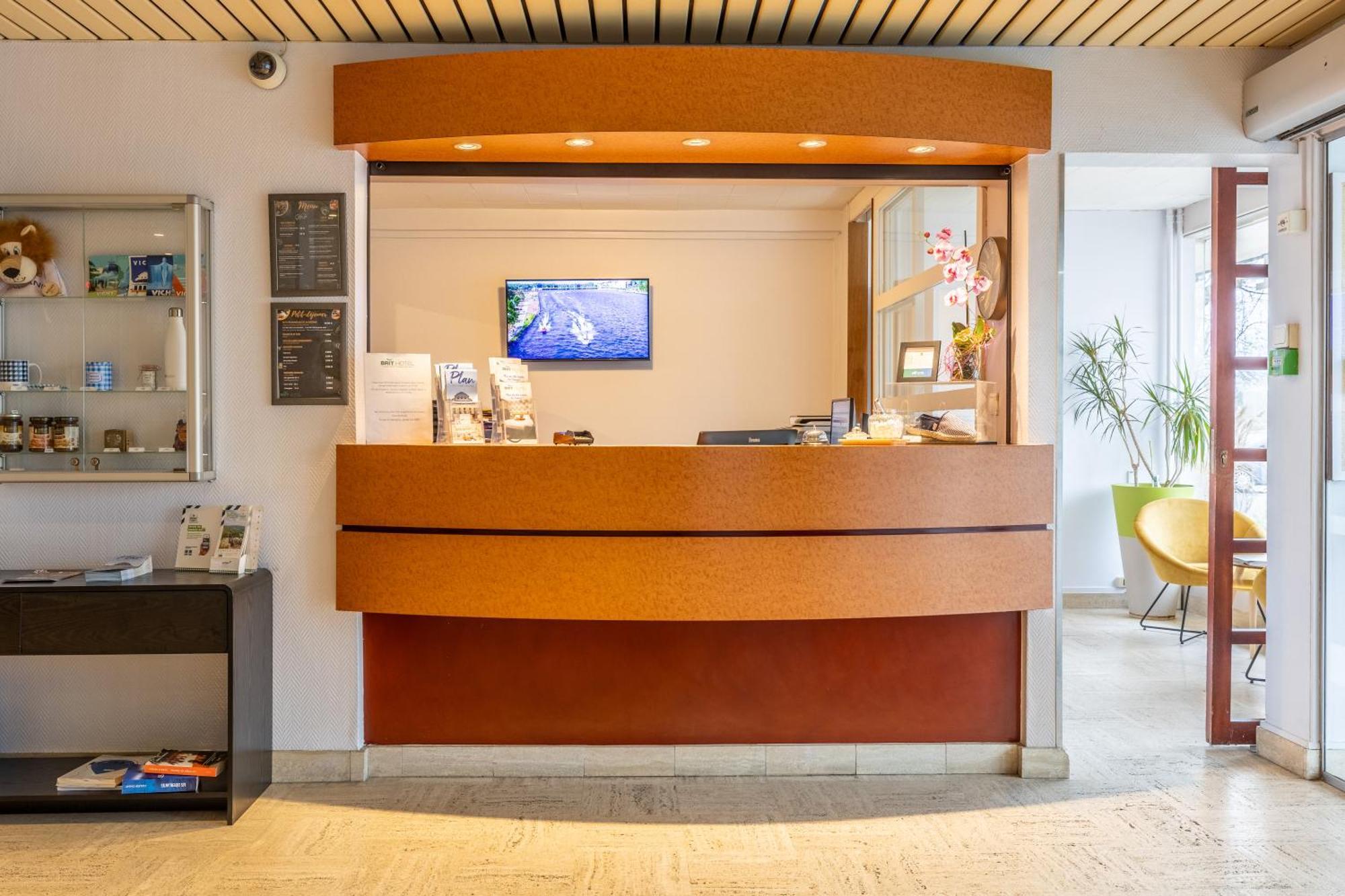 Brit Le Parc Vichy Hotel 3*